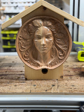 Charger l'image dans la galerie, Nichoir artisanal - Masque pour le visage